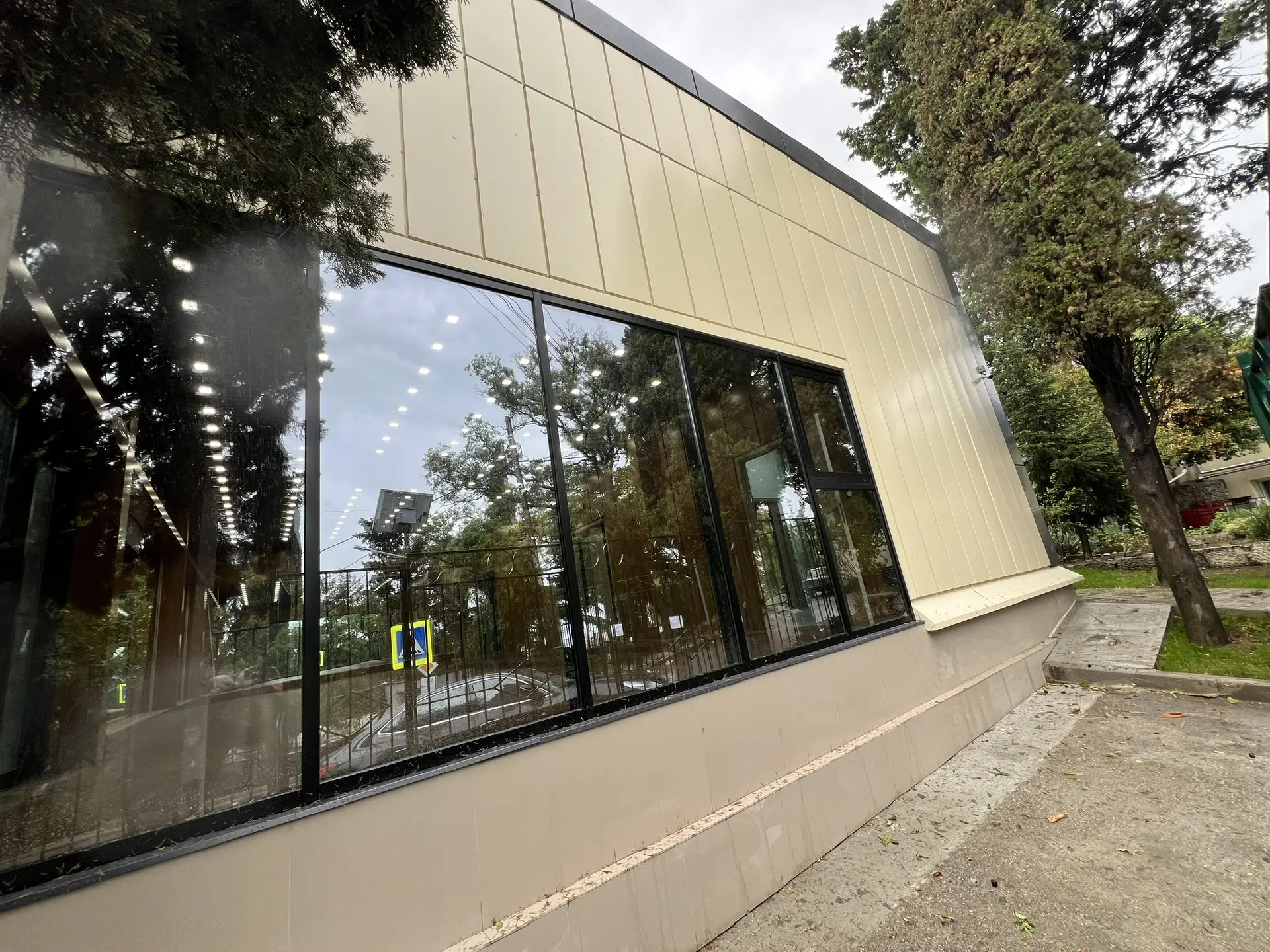 Завод ПК Веста завершил монтаж быстровозводимой музыкальной школы 10Ш х 12Д х 3.3В из ЛСТК в п. Гурзуф, Крым, Россия